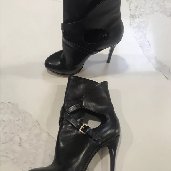 B Brian Atwood Factorium leather bootie Platform heel Size 6.5. buckle detail - Picture 8 of 16